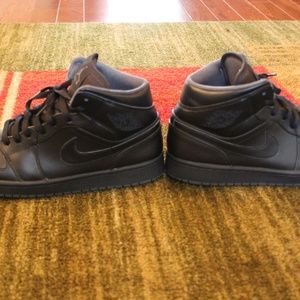 Air Jordan 1 Mid "Black" size 11